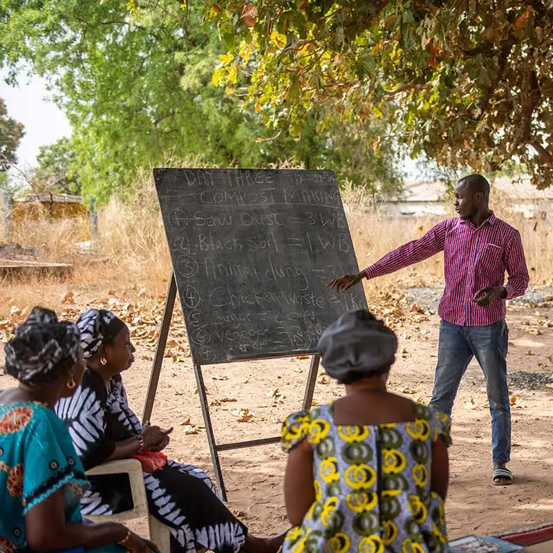 Training courses in organic horticulture form the basis of the project.
© Bente Stachowske Training courses in organic horticulture form the basis of the project.